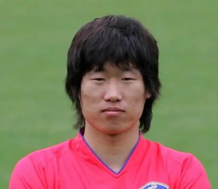 真实的韩国人 ,也就是没有整容的韩国人,以前在外地工作,见过一些韩国