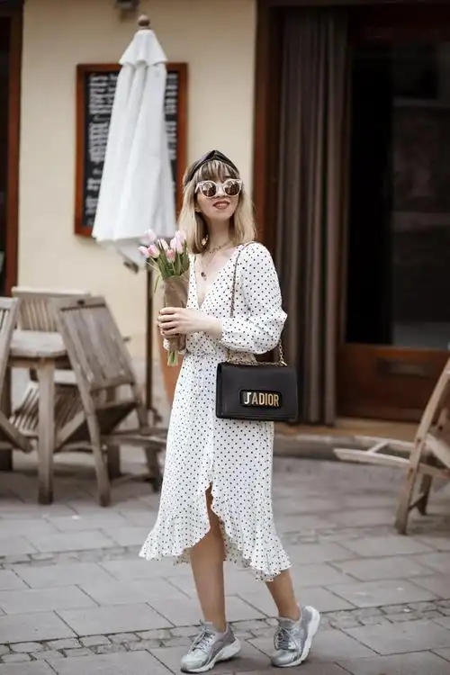 长裙配什么鞋子好看(穿裙子最好别配这4双鞋)插图(9)