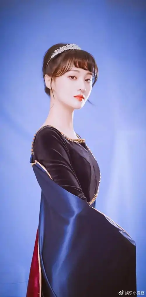 郑爽甜美少女公主裙绝美写真壁纸.