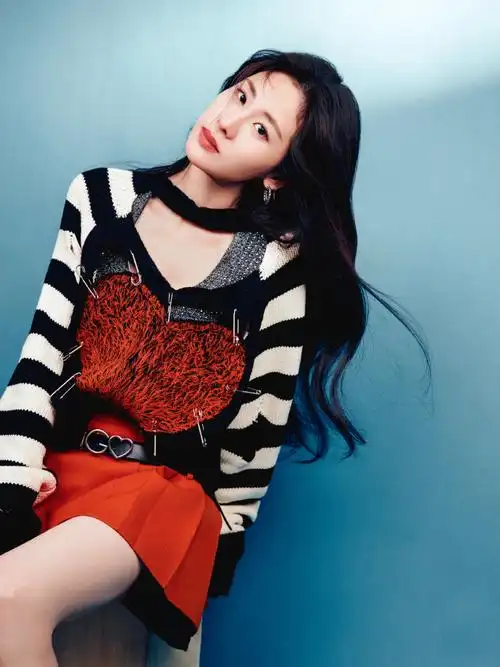 张碧晨超话回形勾勒火红爱心,交织明艳美感,雅韵风尚不期而遇.