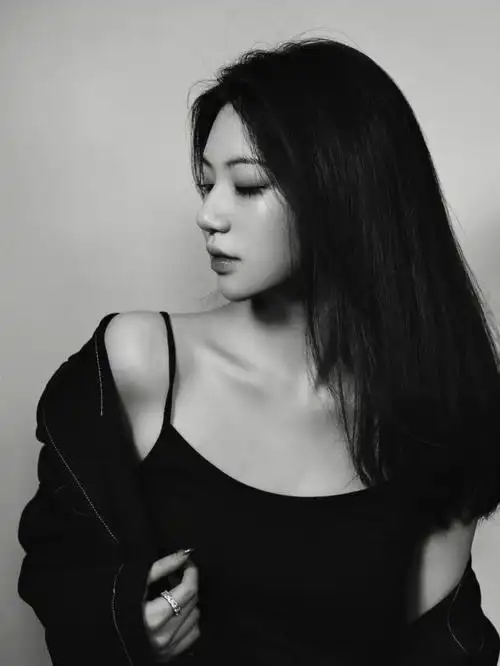 高冷天花板,黑白照更显高贵典雅!喜欢自取!