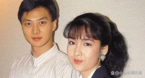 倪震当时被拍到同女大学生张茆在酒店整整吻了五分钟的视频.