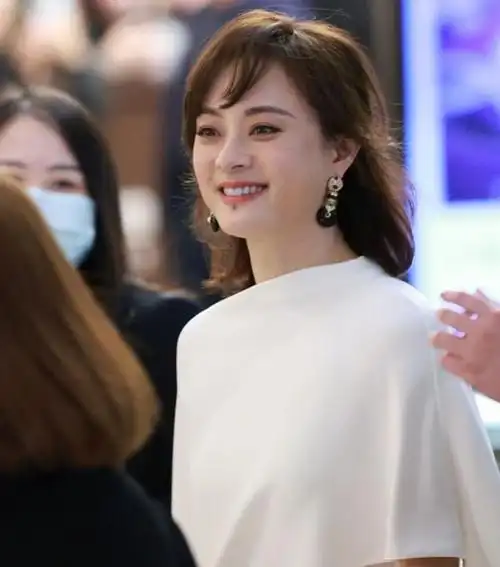 3月12日孙俪露面了