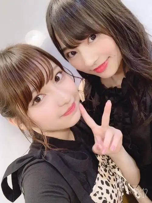 清纯漂亮软妹子生活照专辑,柊宇咲与闺蜜自拍合照,谁更漂亮些?