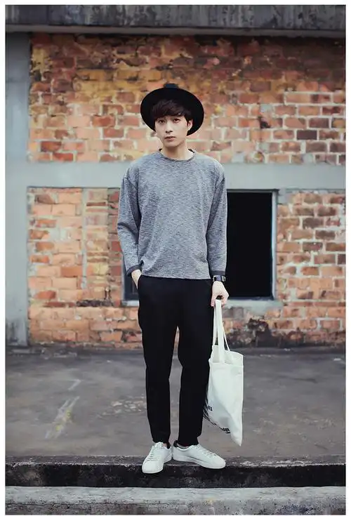 男模特身高180cm 130斤 试穿尺寸:l码 size m- 肩宽54胸围110袖长47长