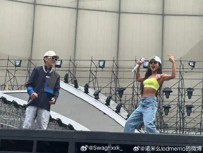 诺米晒出和谢帝还有吉克隽逸的大合影