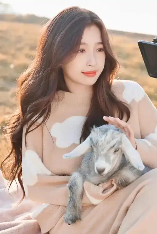 虞书欣身材绝美,楚楚动人!__财经头条