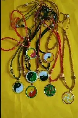 万字符太极图调五行磁场能量绿红黄白黑绿太极图绿色万字符吊坠