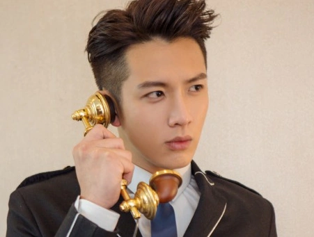 柯震东主演的民国传奇电视剧《舞樱》在横店低调举行了开机仪式.