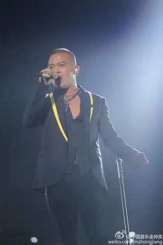 【音超之星】他并非舞台上最帅的歌手,但他的确是舞台上最大的惊叹号
