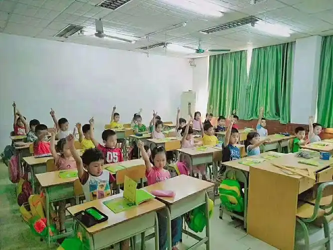 港诚教育第一期新生培训班的小可爱们