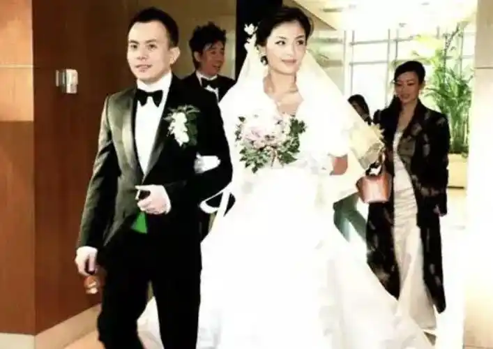 国民贤妻刘涛四年为老公还四亿欠款一直不离不弃生活美满