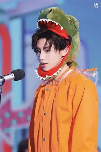 小鬼王琳凯的高清壁纸