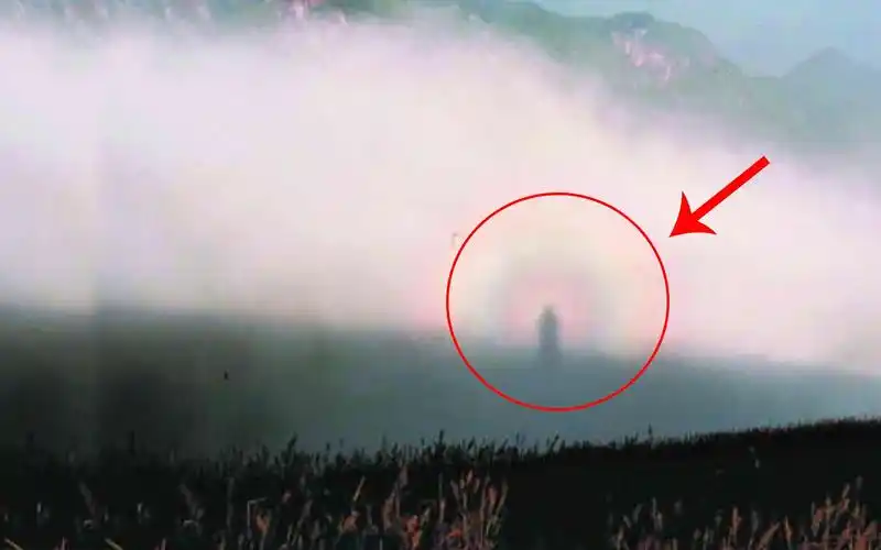 昆仑山拍到神仙,疑似天兵下凡渡劫,科学界证实是真是假?