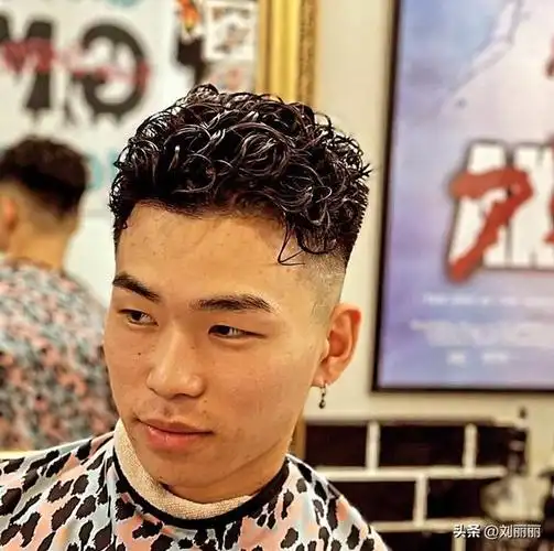 男生额头高适合什么发型图片,男生剪"露额"发型阳光帅气,这三款发型