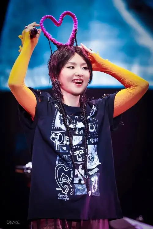 周笔畅女大十八变巡回演唱会##周笔畅