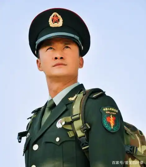 男明星"军装照",杨洋帅气,陈伟霆高冷,你觉得谁的最好看