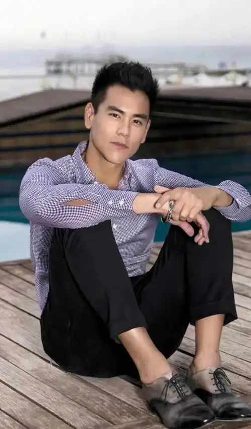 参演了更多的电影,再加上他的颜值,可以说彭于晏是这一代最