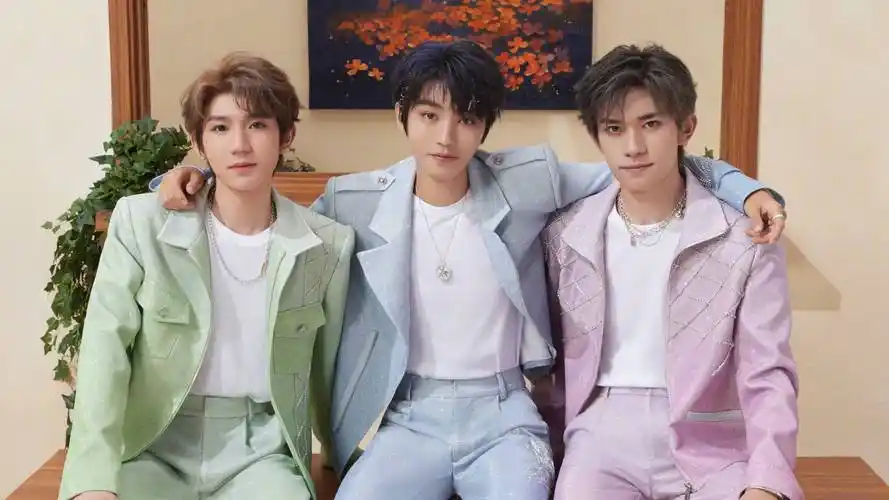 十二年,对于 tfboys 来说,是成长的印记,是从懵懂少年到成熟艺人的