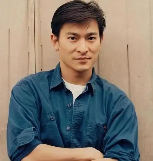 刘德华断崖式衰老满头白发啤酒肚明显粉丝泪目该退休了