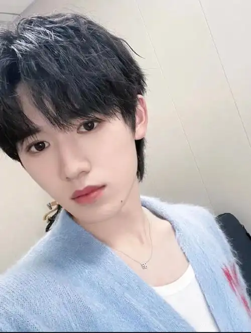 宋亚轩生日写真花絮图##宋亚轩最新怼脸自拍