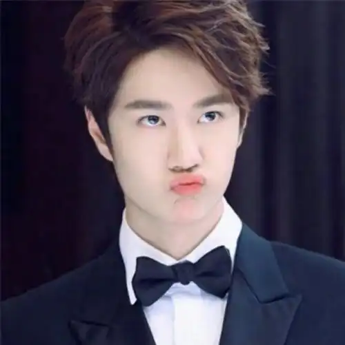 王一博嘟嘴就是等着被我亲亲,同意扣1#王一博