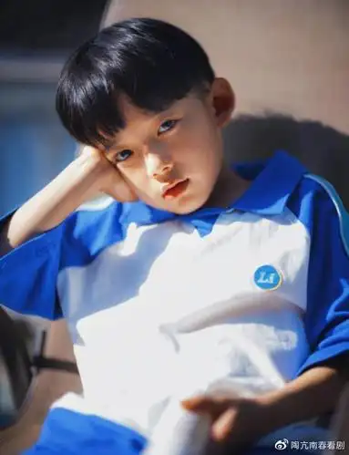 于正家最小签约艺人曝光,看清日常照:一顿吃几个赖冠霖和吴磊?