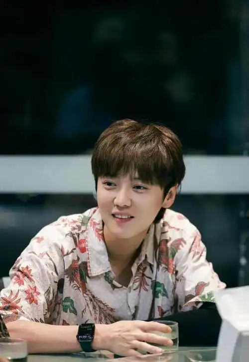 414娱乐钟汉良肖战王一博张艺兴鹿晗杨紫龚俊迪丽热巴ab宋祖儿