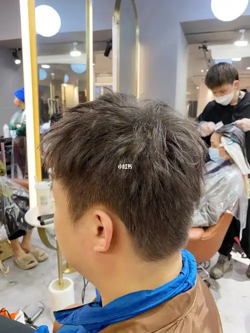 男生剪发不一定必须推发脚_剪发_男士发型_时尚_发型