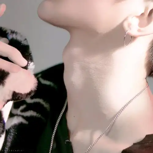 蔡徐坤 喉结 vb.chocolavie