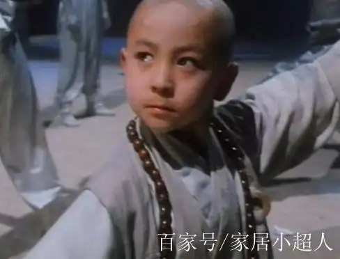 释小龙晒视频练功,却意外公开豪宅装修,年少成名的他现在如何