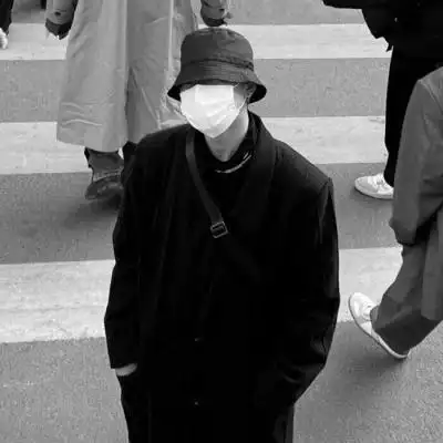 男头黑白真人头像高冷帅气图片