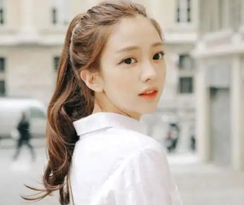 圆脸齐刘海适合扎马尾吗