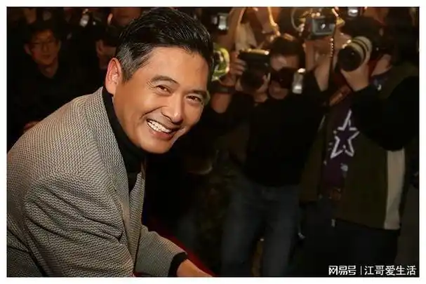 69岁周润发早起跑步,手臂长满小肉球,状态令人堪忧!