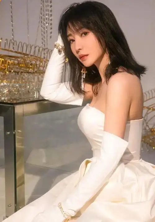 别痴迷排骨胸了!这8个"珠圆玉润"的女星,哪个都不输瘦美人