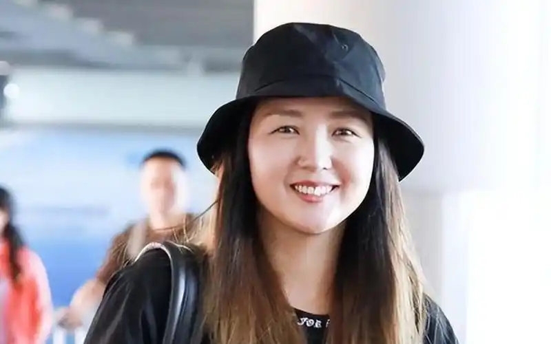 何洁素颜近照曝光,五官精致有型皮肤好,妆前妆后没差别