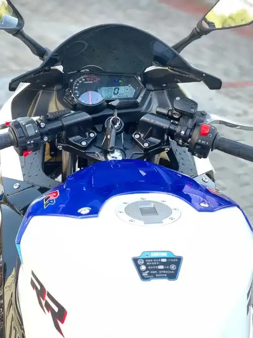 最新拿下国产宝马双r 23年10月份刚买的车 安全行驶了两百 - 抖音