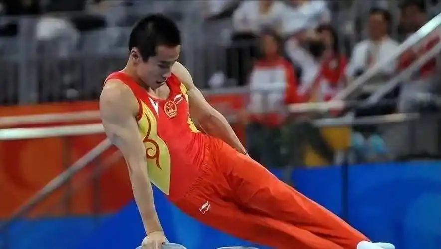 他曾是奥运冠军,因女友诈骗5800万被迫退役,如今以大校身份回归_肖钦