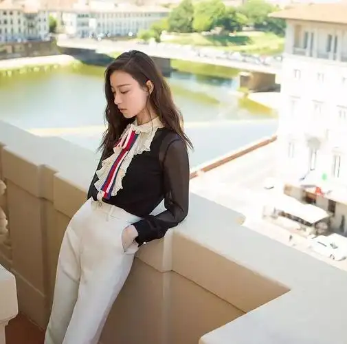 pose 女王倪妮,简直就是行走的写真教科书!