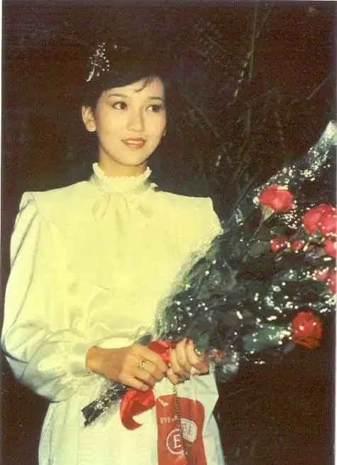 路人镜头下的女星,蔡明忍了,赵雅芝忍了,刘晓庆我忍不