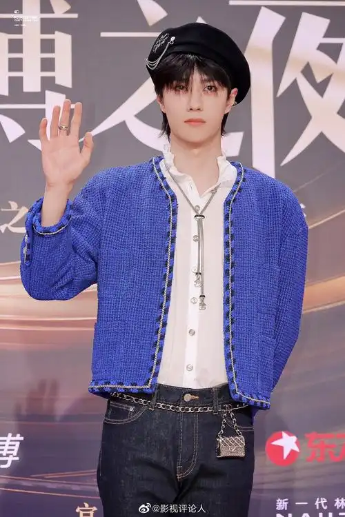 王一博带上贝雷帽,简直就是活生生小说里的小王子形象吧!