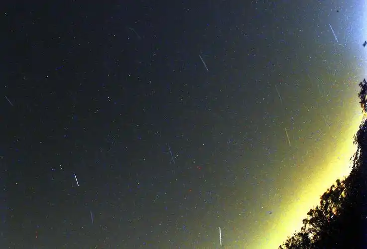 > || 更新时间:2015-05-19 颜色分 紫色 关键词:  浪漫 七夕 流星雨