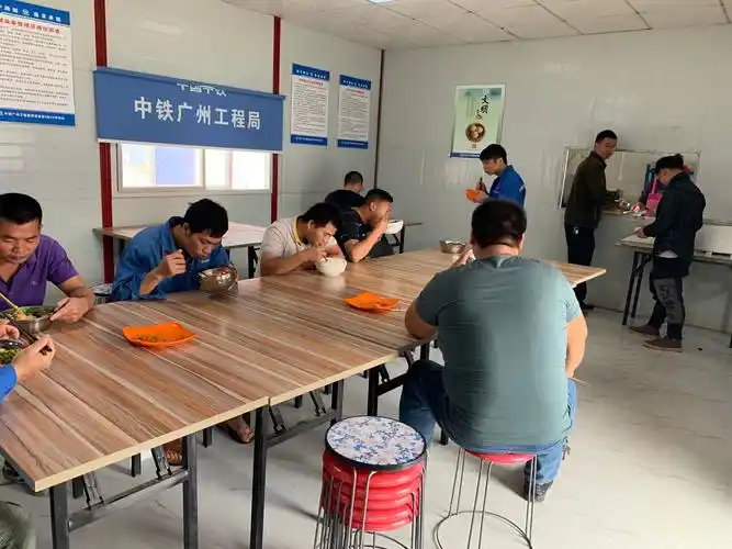 工地食堂吃饭