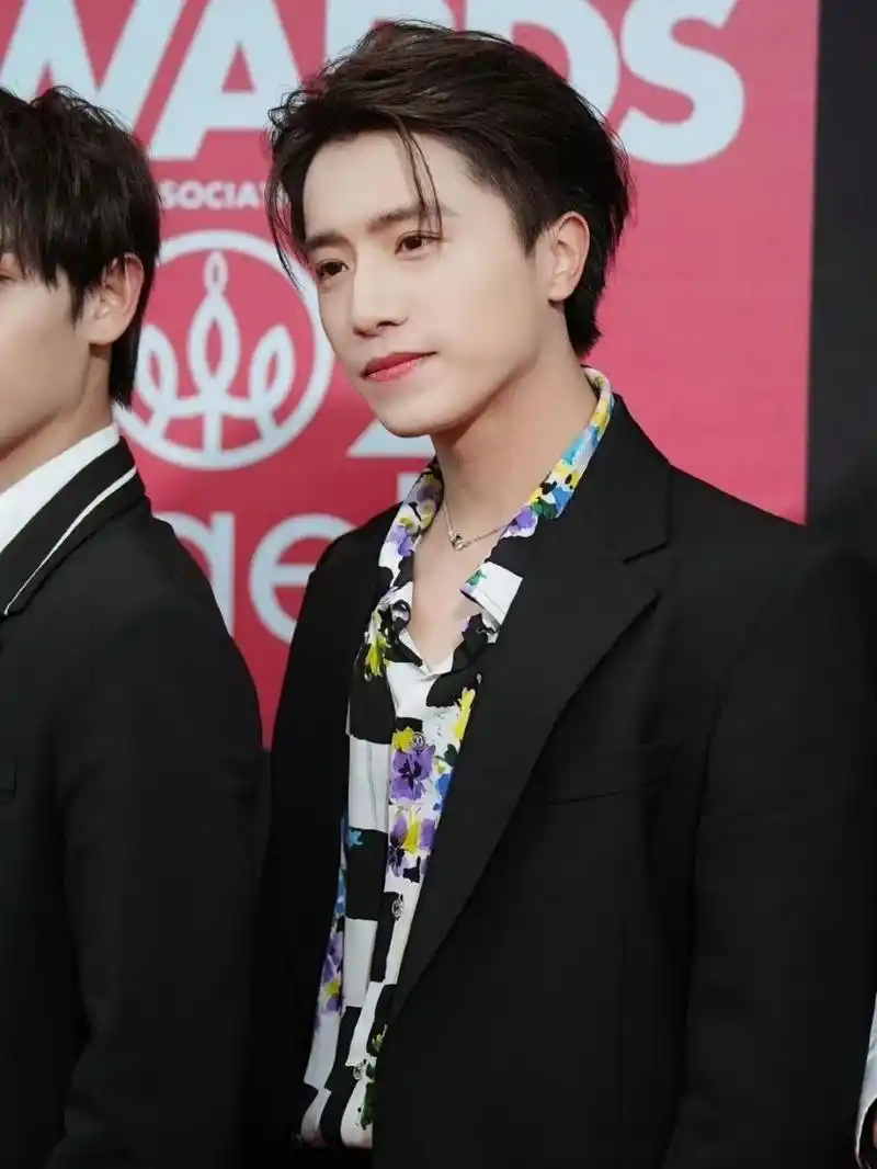 伯远 into1 男士发型 港式 帅哥 男士发型参考