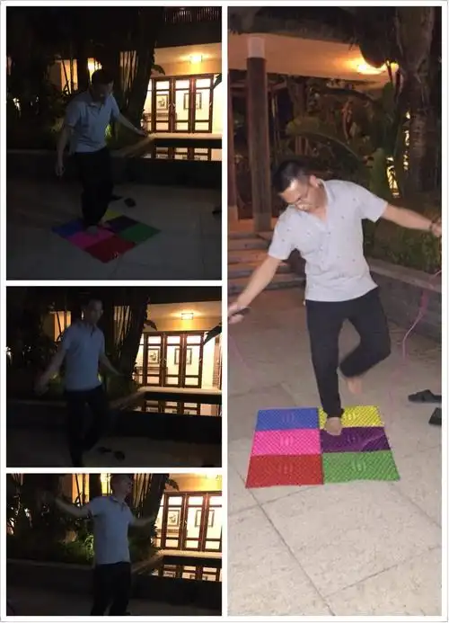 指压板惩罚进行时:看着林行光脚在指压板跳绳,肩膀一高一低,想想就很