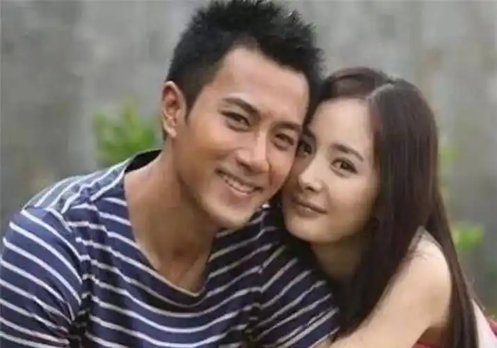 杨幂刘恺威关系闹掰?小糯米正脸被人拍到,无意带女儿上亲子节目.