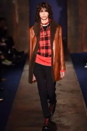 吴亦凡走秀2016伦敦男装周,帅炸!帅炸!帅炸!