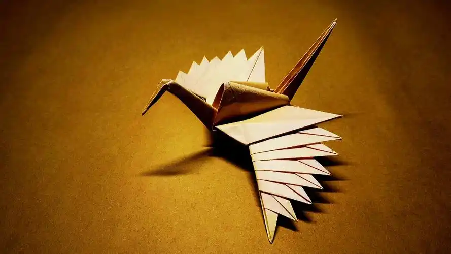 折纸羽翼千纸鹤