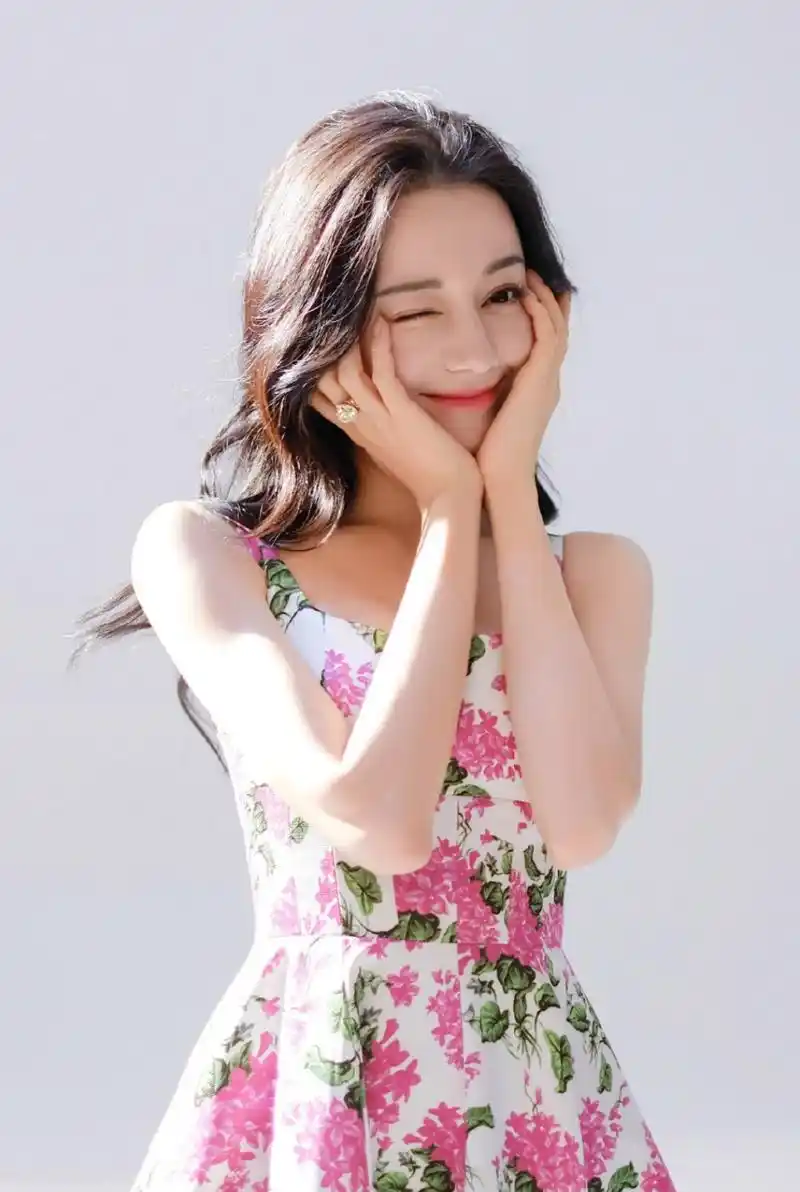 迪丽热巴佩列沙茨大桥海报#  真的太美了!