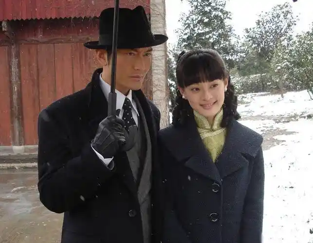 原创两代男神同框180周润发遇179黄晓明谁谎报身高一目了然